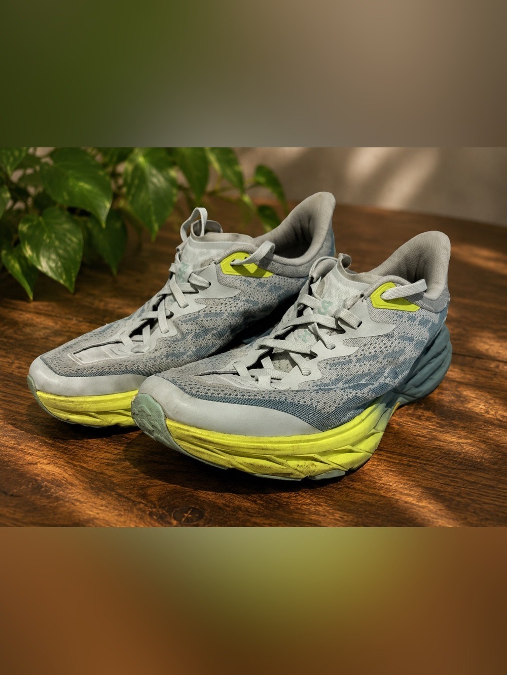 HOKA One One Speedgoat 5 Trail Running Shoes Women’s Size 8.5B Grey Lime Vibram